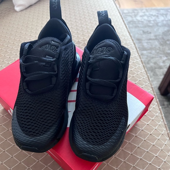 Nike Air Max 270 in Excellent Condition!! - Picture 2 of 5